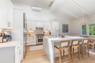 Haena Modern Beachfront Sleeps 12 - 8