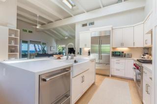 Haena Modern Beachfront Sleeps 12 - 4