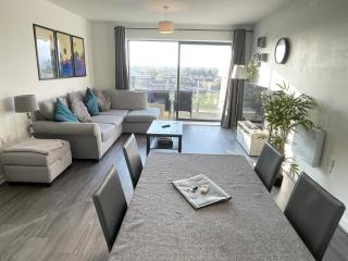 Balcony Marina Apartment With City Skyline Views - Free Secure Parking - Manchester - 8