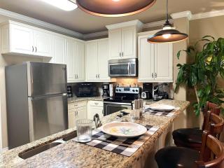 King Suite, 2 Bed 2 Bath, Sleeps 6 - College Station - 9