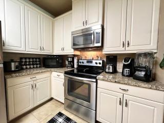 King Suite, 2 Bed 2 Bath, Sleeps 6 - College Station - 2