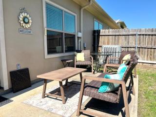 King Suite, 2 Bed 2 Bath, Sleeps 6 - College Station - 5