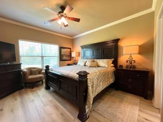 King Suite, 2 Bed 2 Bath, Sleeps 6 - College Station - 7