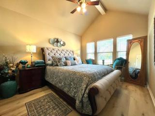 King Suite, 2 Bed 2 Bath, Sleeps 6 - College Station - 4