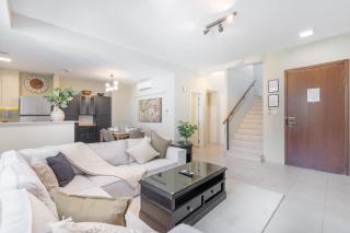 StayShort - Elegant Villa Escape Perfect for Families - 3