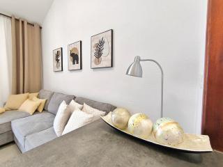 PEARL Los Cristianos - pool, fibre net, tv channels, calm atmosphere - 1