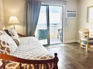 Updated Oceanview King Studio! Sleeps 4! Sea Mist 51104 - Myrtle Beach - 9