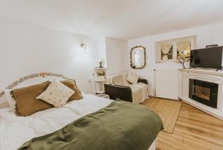 Republicii Rustic Apartament in Brașov City Center - Braşov - 9