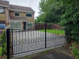 4-bed quiet cul de sac location with off road parking - Timperley - 0