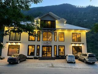Conifer Hotel & Resort kaghan - Mahāndri - 0
