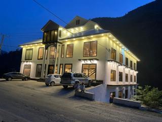 Conifer Hotel & Resort kaghan - Mahāndri - 8