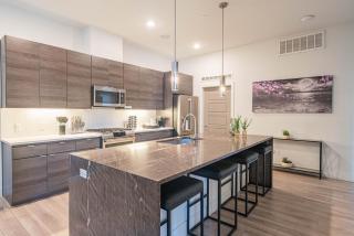 Walk Score 81-Shopping District-King Bed-Parking - G4004 - Scottsdale - 9