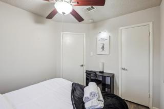 Cowboy Oasis By Domain Wi-Fi King Bed - Austin - 4