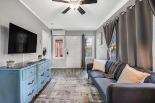 1920's Remodeled Cottage in the Heart of Little Italy - San Diego - 4
