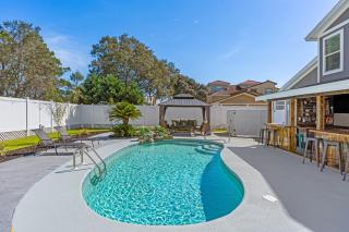 Spacious 3BR w Tiki Bar Shared Pool Walk to Beach Near 30A Pier Park - 0