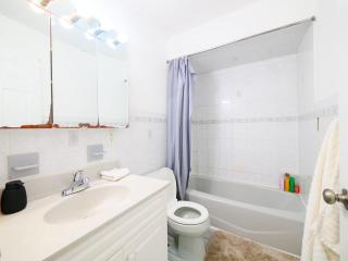 Spacious Apt near NYC 6BR Family-Friendly & Modern Amenities - Jersey City - 1