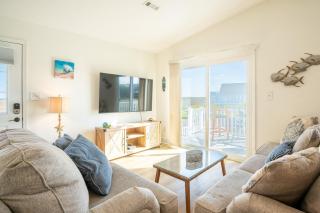 Panoramic Views of Intracoastal- One Dog Allowed with added pet fee- 0.2 mile walk to beach access - 1