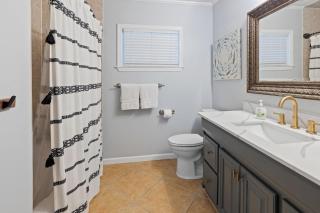 Cozy Sulphur Getaway, Pool and Basketball Court - Sulphur - 2