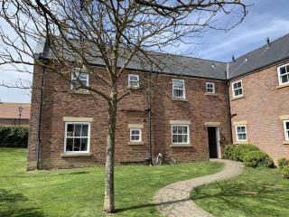 Sea Air Apartment at The Bay Filey, sleeps 4, 2 dogs welcome for free too - Filey - 0