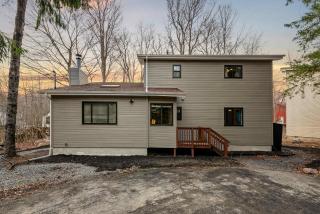 Sleeps 15 Sauna Hot Tub Fire Pit & Putt Putt - Tobyhanna - 3