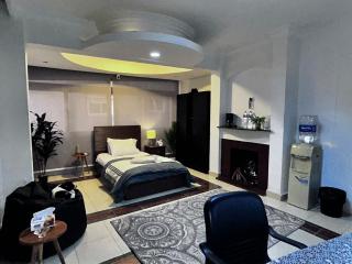 Private Sunny Room with Balcony - Cairo - 0