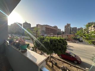 Private Sunny Room with Balcony - Cairo - 6