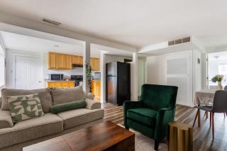 Entire Apt in South Seattle Workspace and Yard - Seattle - 4