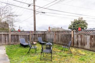 Entire Apt in South Seattle Workspace and Yard - Seattle - 9