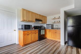 Entire Apt in South Seattle Workspace and Yard - Seattle - 1