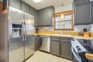 Serene Family Cottage with Deck and BBQ - Spicewood - 3