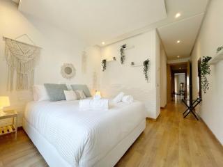 Boho 2BR Cozy App Jacuzzi & Pool - 9