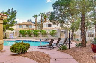 Pool Access Beautiful Modern Home in Las Vegas! - Las Vegas - 0