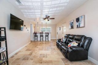 Modern, Fully Upgraded Home with BBQ and Firepit! - 2