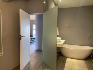 Executive 2-bed in sandton city - Johannesburg - 6