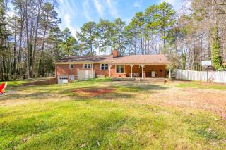 BloomingFarmsStay,Sleeps 9,GameRoom,FirePit,Grill - Concord - 7