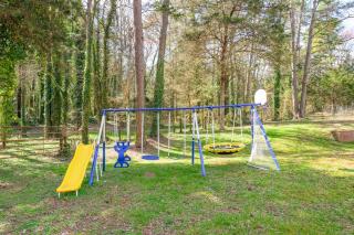 BloomingFarmsStay,Sleeps 9,GameRoom,FirePit,Grill - Concord - 5