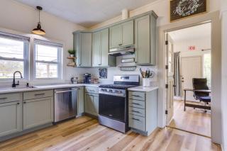 Half-Mi to Dtwn Lufkin Charming and Spacious Home! - Lufkin - 2