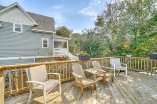 Walk to Beach and Boat Ramp Home with Outdoor Area - 8