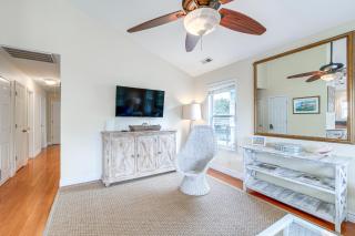 Walk to Beach and Boat Ramp Home with Outdoor Area - 7