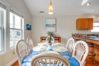 Walk to Beach and Boat Ramp Home with Outdoor Area - 3