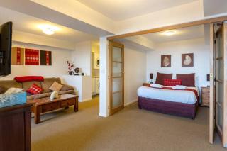 Beachfront Apartment Blackmans Bay - 7