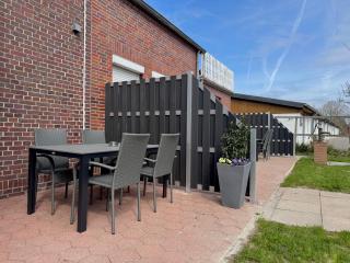 Bensersiel Ferienwohnung Kapitän mit Terrasse und Garten - Bensersiel - 1