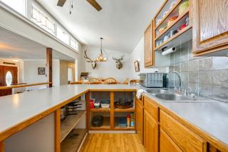 8 Mi to Hiking Home with Patio in Dtwn Pioche - Pioche - 1