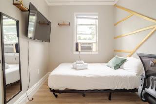 6-Guest Jersey City Haven: Location-Comfort-Vibes - 8