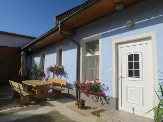 Ferienwohnung 2 Ferienwohnungen Sattler - St. Andrä am Zicksee - 0