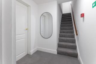 Flatzy - City Centre Mansion 2, Sleeps 22, 4 Baths - Liverpool - 2