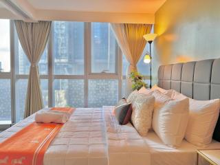 Modern Interiored Suite in Uptown BGC with FastWi-Fi - Manila - 1
