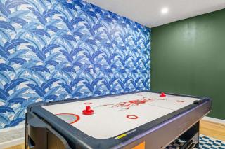 Tiki Bar Pool Putt Putt 1 Mile from BEACH - Seminole - 8