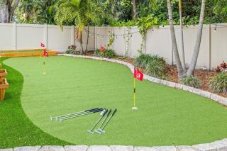 Tiki Bar Pool Putt Putt 1 Mile from BEACH - Seminole - 6