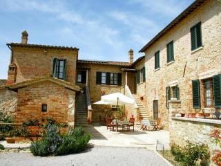 Farmhouse in Tuscany with Pool & Scenic Views - 2